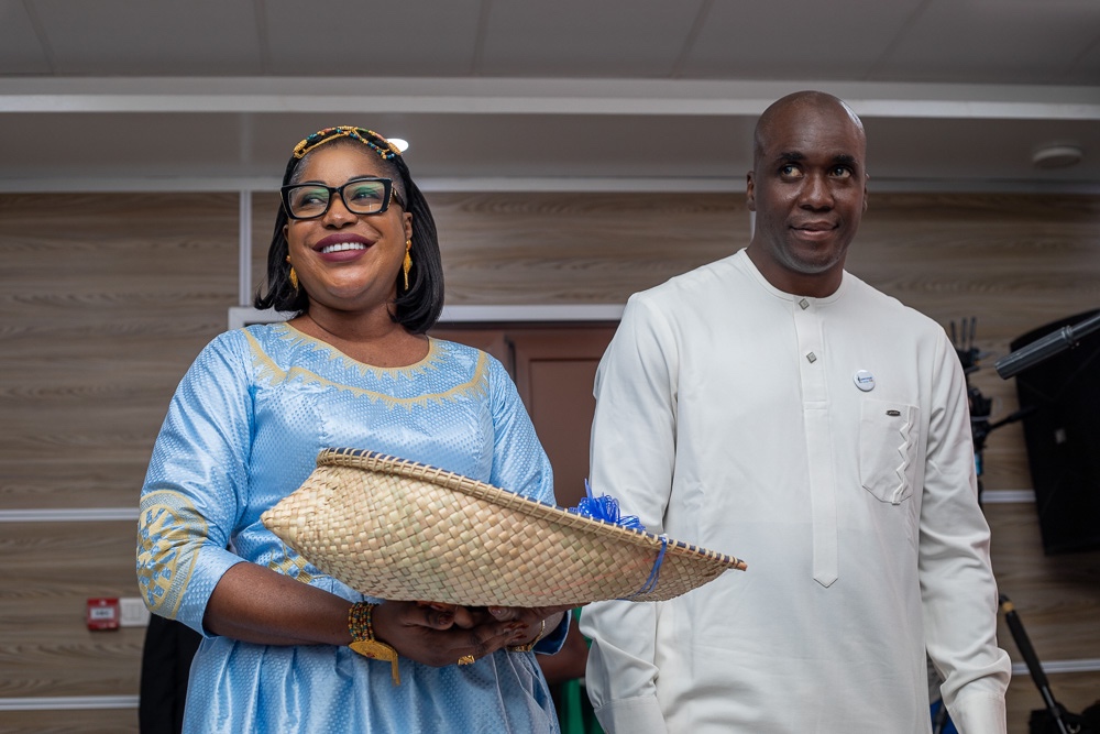 Gift presentation during the Timbuktu American University inauguration